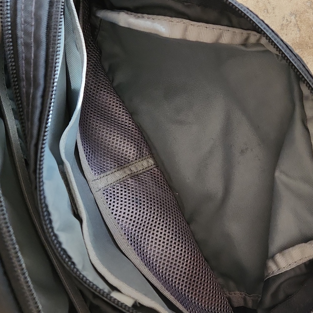 The North Face black womans belt bag - Picture 3 of 10